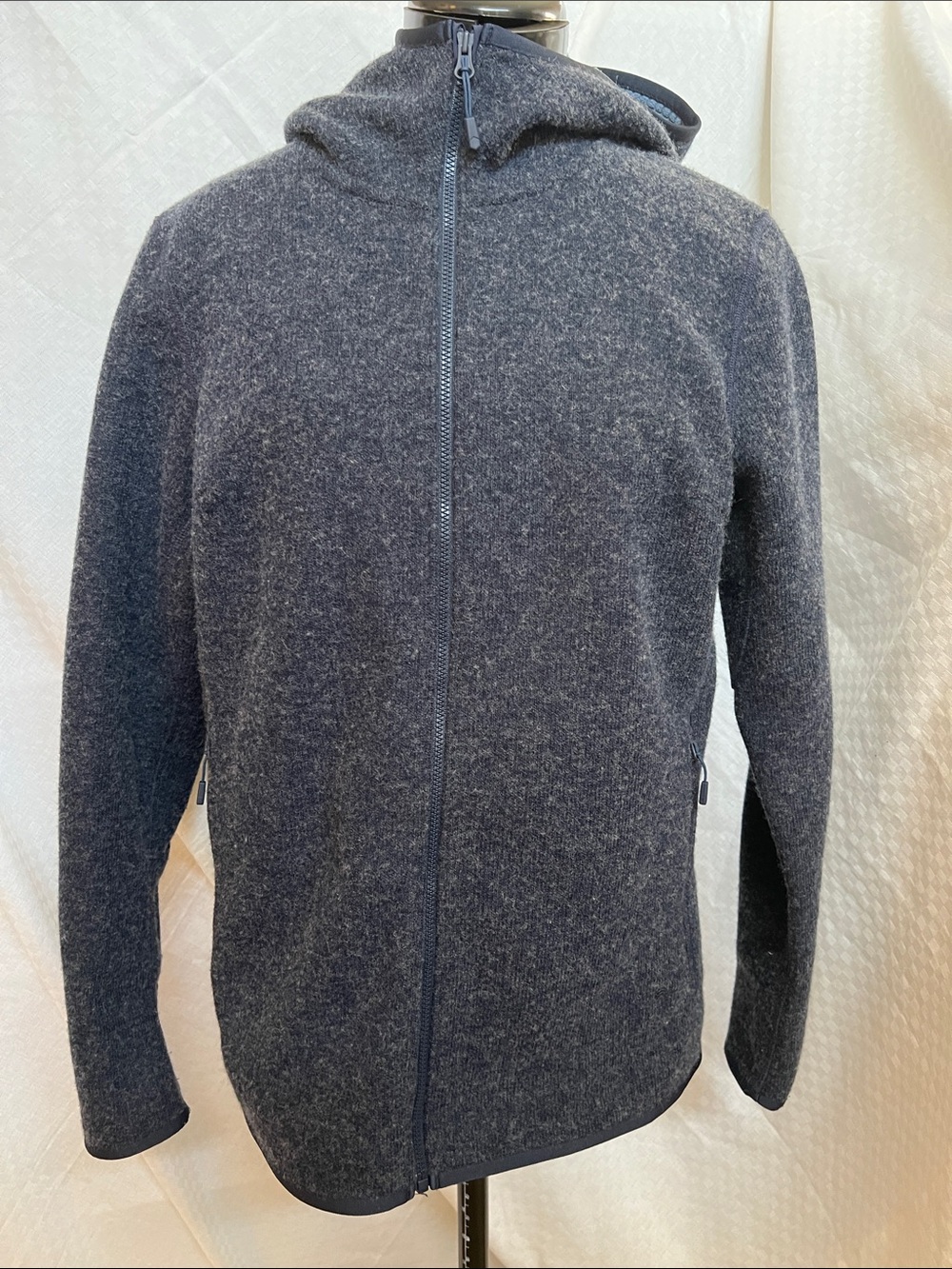 Mountain Hardwear Women's Dark Gray Hooded Sweater Utility Jacket
